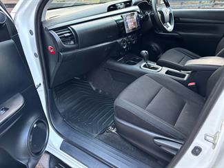 2017 Toyota Hilux - Thumbnail