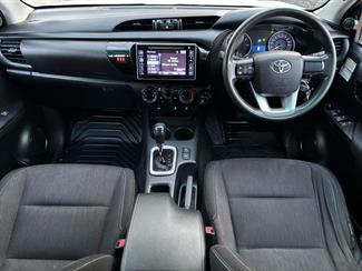 2017 Toyota Hilux - Thumbnail