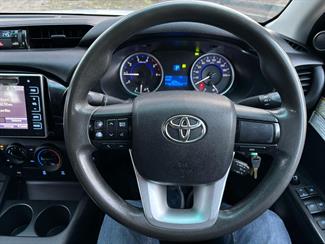 2017 Toyota Hilux - Thumbnail