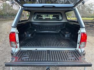 2017 Toyota Hilux - Thumbnail