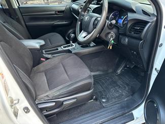 2017 Toyota Hilux - Thumbnail