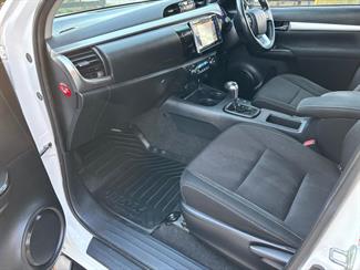 2017 Toyota Hilux - Thumbnail