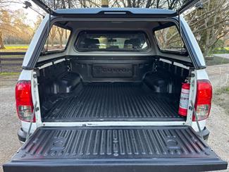 2017 Toyota Hilux - Thumbnail