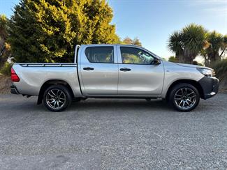 2021 Toyota Hilux - Thumbnail