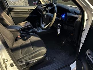 2017 Toyota Hilux - Thumbnail