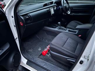 2017 Toyota Hilux - Thumbnail