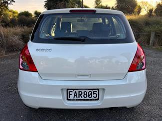 2009 Suzuki Swift - Thumbnail