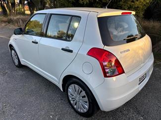 2009 Suzuki Swift - Thumbnail