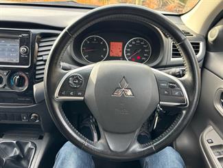 2015 Mitsubishi Triton - Thumbnail