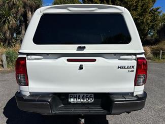2022 Toyota Hilux - Thumbnail