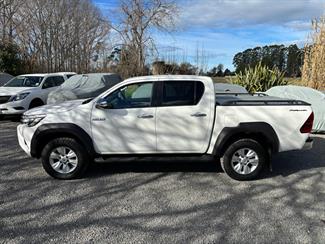 2017 Toyota Hilux - Thumbnail