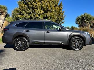 2022 Subaru Outback - Thumbnail