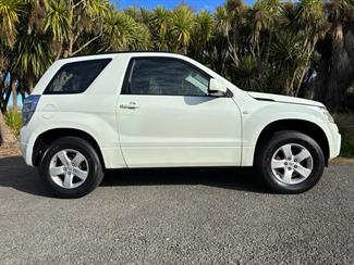 2012 Suzuki Grand Vitara - Thumbnail