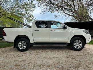 2017 Toyota Hilux - Thumbnail