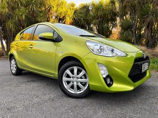 2015 Toyota Prius C - Thumbnail