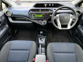 2015 Toyota Prius C - Thumbnail