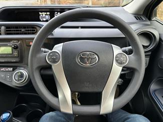 2015 Toyota Prius C - Thumbnail