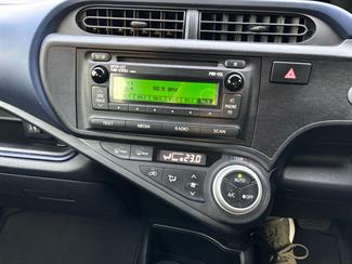 2015 Toyota Prius C - Thumbnail