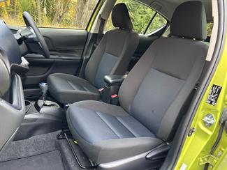2015 Toyota Prius C - Thumbnail