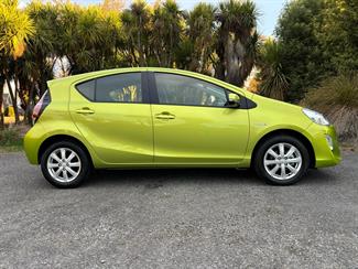2015 Toyota Prius C - Thumbnail