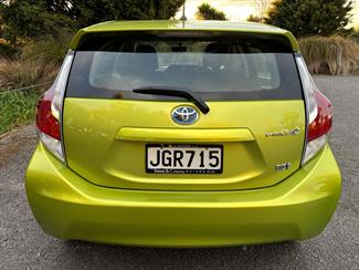 2015 Toyota Prius C - Thumbnail
