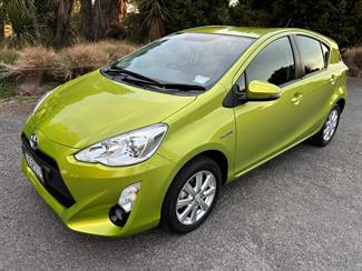 2015 Toyota Prius C - Thumbnail