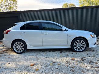 2009 Mitsubishi Galant - Thumbnail