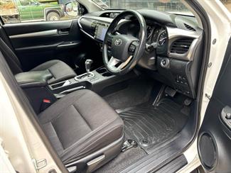 2022 Toyota Hilux - Thumbnail