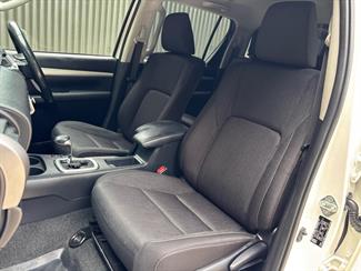 2022 Toyota Hilux - Thumbnail