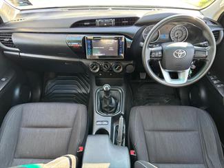 2017 Toyota Hilux - Thumbnail
