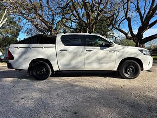 2017 Toyota Hilux - Thumbnail