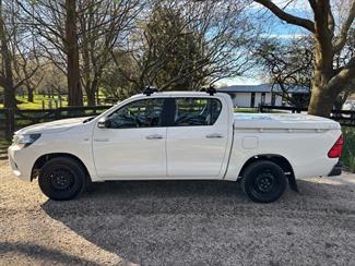 2017 Toyota Hilux - Thumbnail