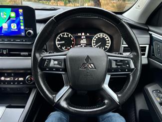 2022 Mitsubishi Outlander - Thumbnail