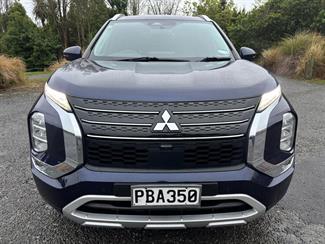 2022 Mitsubishi Outlander - Thumbnail