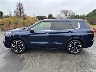 2022 Mitsubishi Outlander - Thumbnail