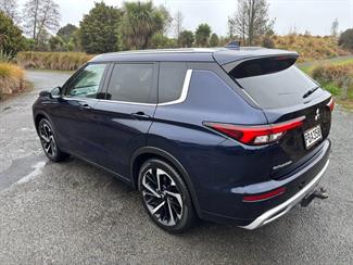 2022 Mitsubishi Outlander - Thumbnail