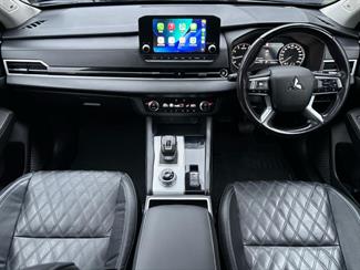 2022 Mitsubishi Outlander - Thumbnail