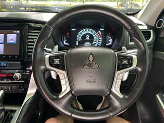 2022 Mitsubishi Pajero Sport - Thumbnail