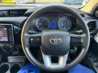 2017 Toyota Hilux - Thumbnail