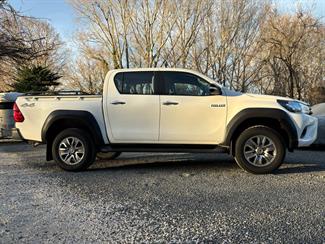 2017 Toyota Hilux - Thumbnail