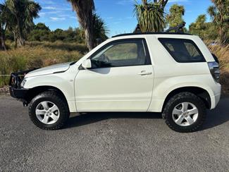 2012 Suzuki Grand Vitara - Thumbnail